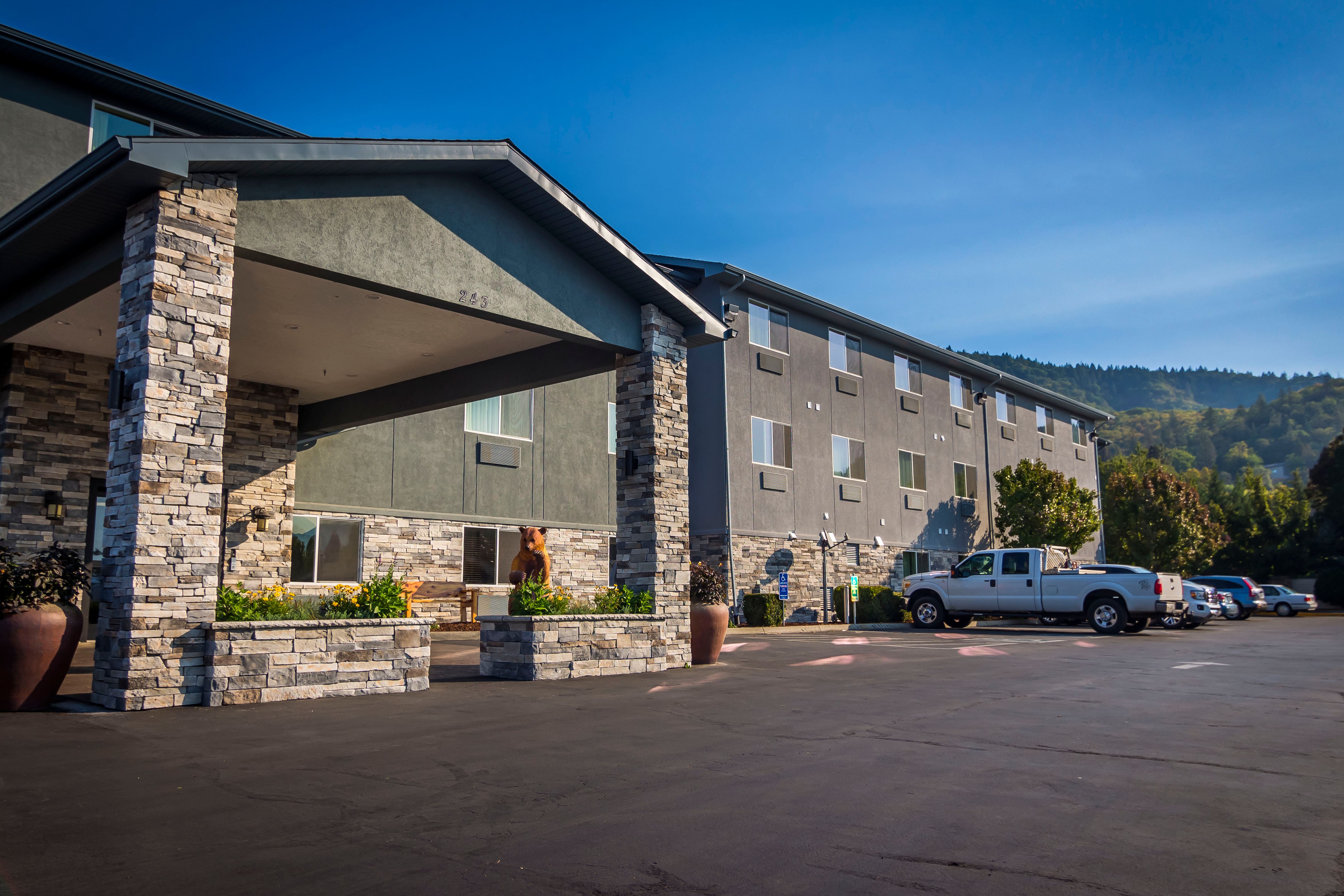 La Quinta Inn & Suites by Wyndham Grants Pass Grants Pass, OR Hotels
